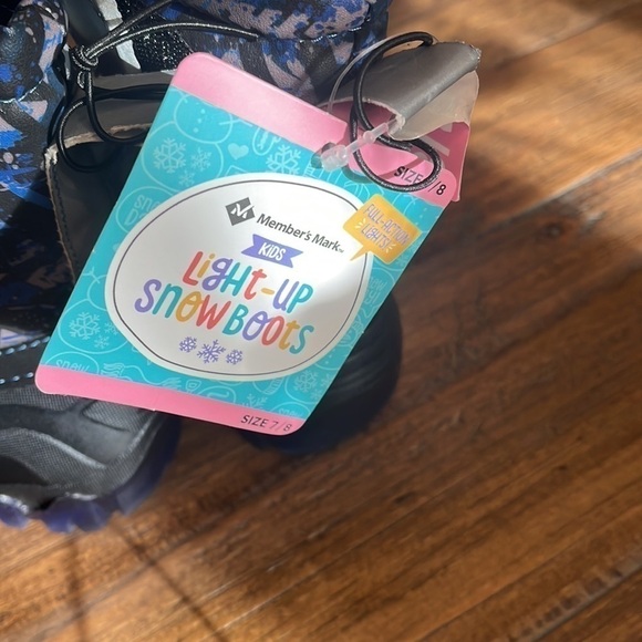 Nwt kids light up snow boots size 7/8 - Picture 3 of 4